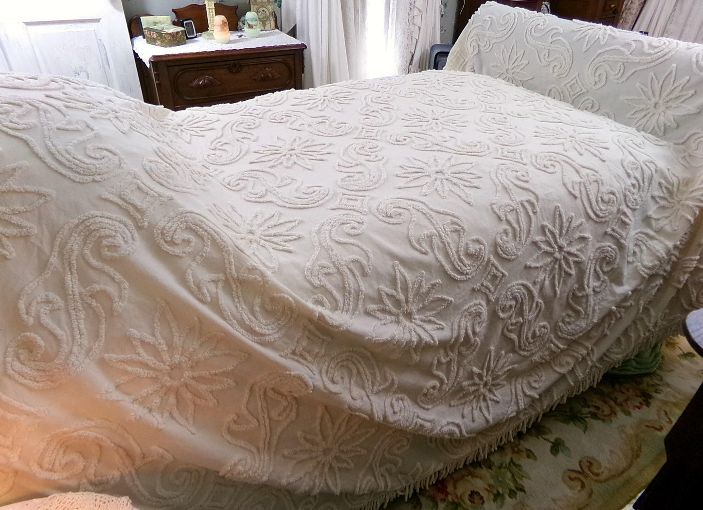 modern farmhouse style chenille bedspread, vintage y2k era twin or full size bedding, lightweight summer cotton coverlet