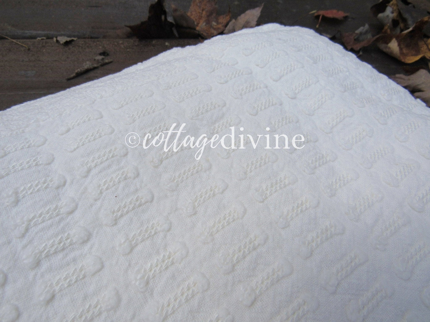 Fresh White Buttons 'n Bows Vintage Morgan Jones Chenille Bedspread, Twin, NOS