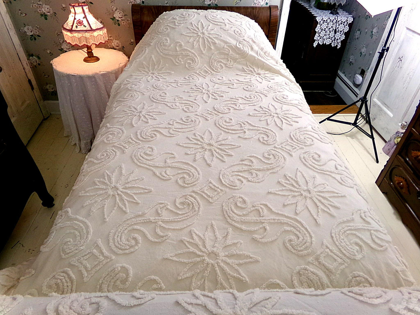 modern farmhouse style chenille bedspread, vintage y2k era twin or full size bedding, lightweight summer cotton coverlet