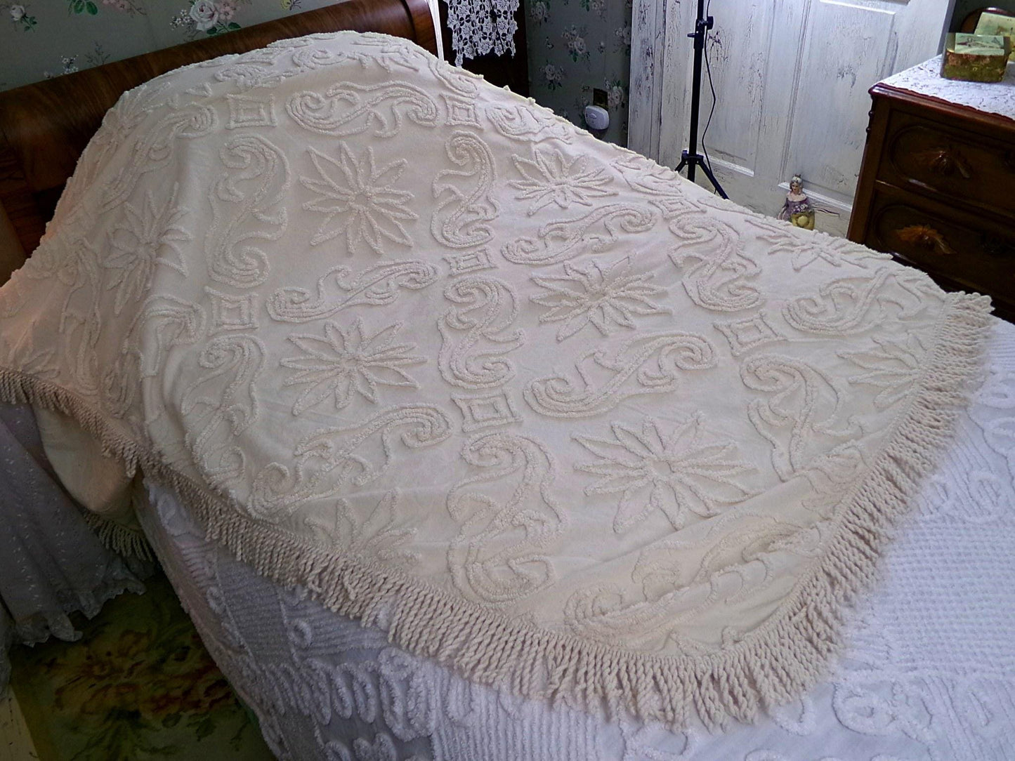 modern farmhouse style chenille bedspread, vintage y2k era twin or full size bedding, lightweight summer cotton coverlet