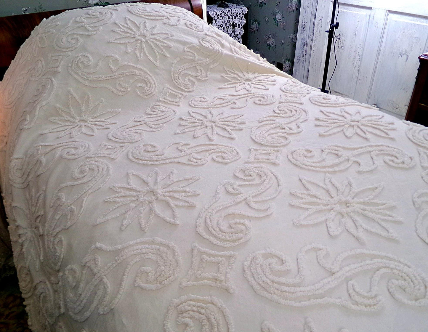 modern farmhouse style chenille bedspread, vintage y2k era twin or full size bedding, lightweight summer cotton coverlet