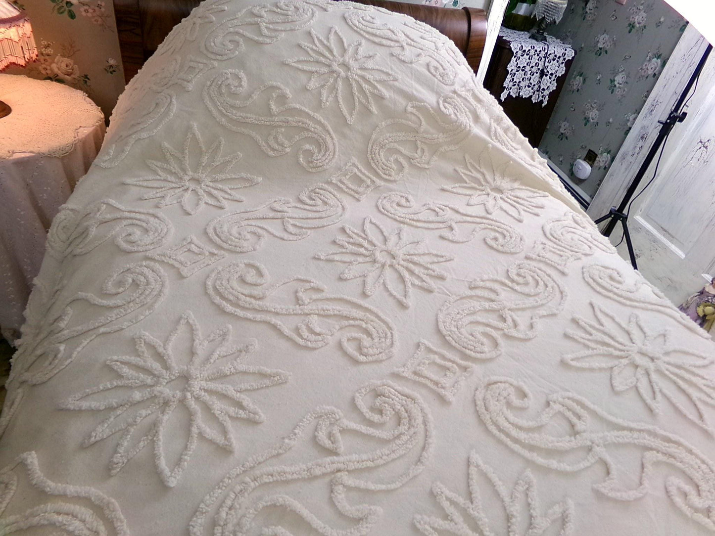 modern farmhouse style chenille bedspread, vintage y2k era twin or full size bedding, lightweight summer cotton coverlet