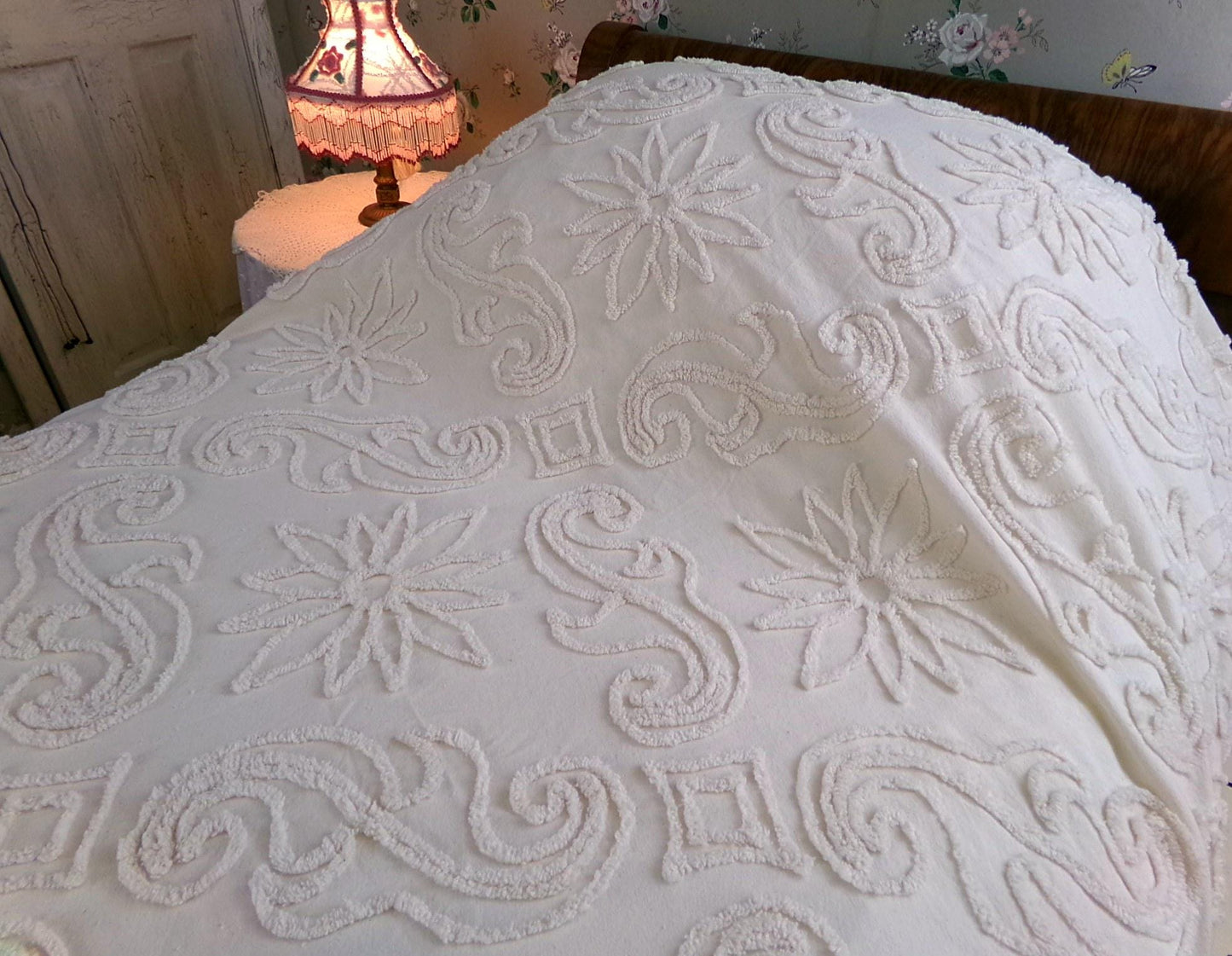 modern farmhouse style chenille bedspread, vintage y2k era twin or full size bedding, lightweight summer cotton coverlet