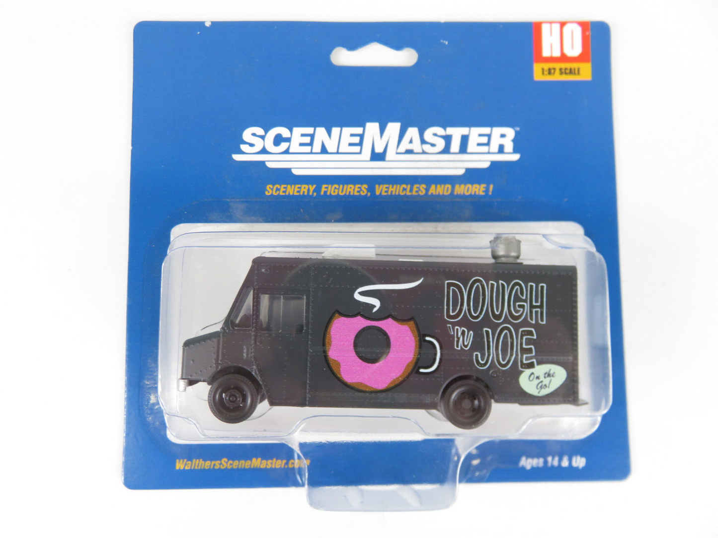 Walthers SceneMaster 949-12111 HO Morgan Olson Route Star Dough 'n Joe Food Van