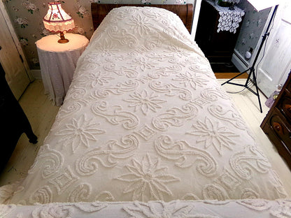 modern farmhouse style chenille bedspread, vintage y2k era twin or full size bedding, lightweight summer cotton coverlet