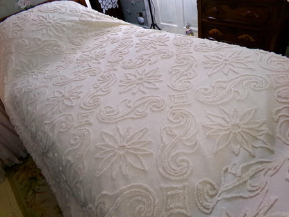 modern farmhouse style chenille bedspread, vintage y2k era twin or full size bedding, lightweight summer cotton coverlet