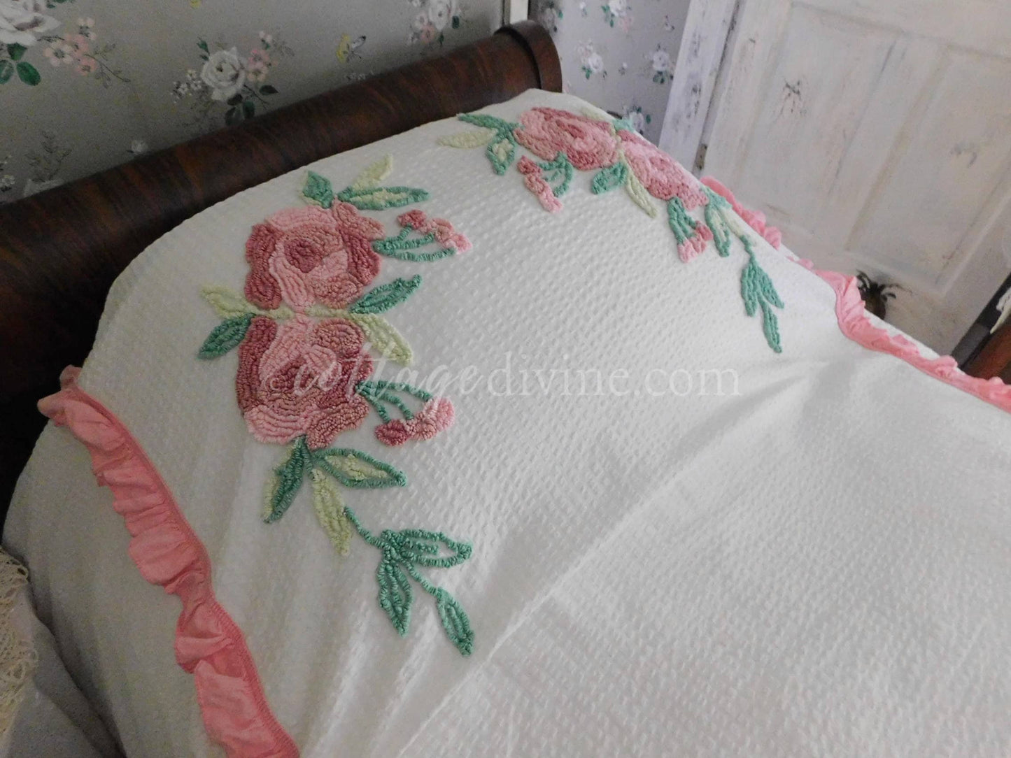 Divine Cottage Vintage Seersucker Ruffled Bedspread, Tufted with Chenille Rose Blooms, Twin/Full Size