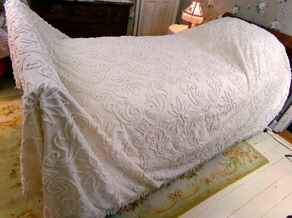 modern farmhouse style chenille bedspread, vintage y2k era twin or full size bedding, lightweight summer cotton coverlet